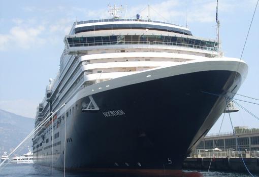 Elegante silueta del exclusivo buque Noordam